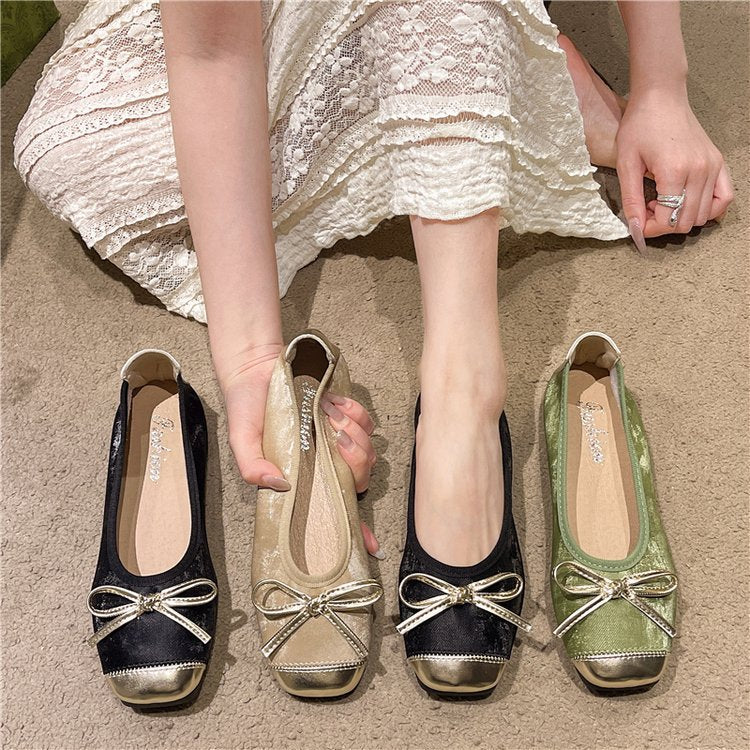 Women's ballerinas with elegant bow accents and comfortable sole W&W