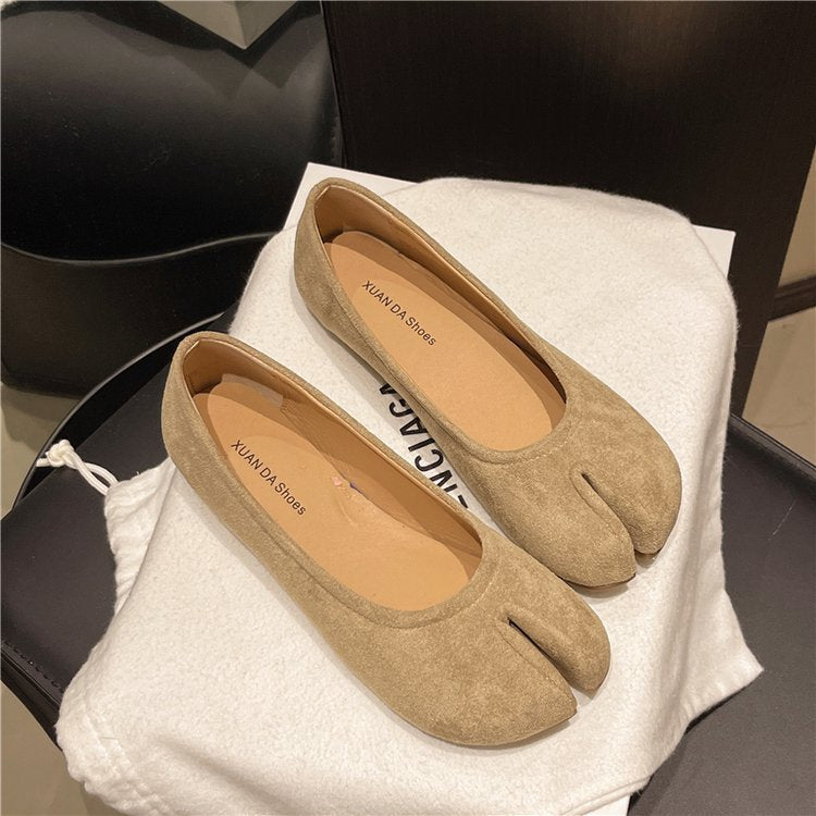 Women's ballerinas made of high-quality suede with ergonomic footbed W&W