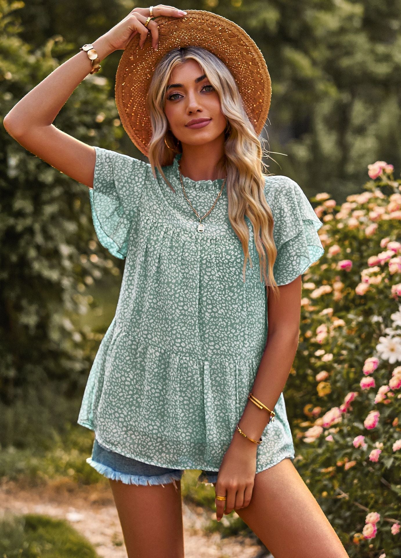 Women's lively blouse shirt with ruffle details and floral design WW