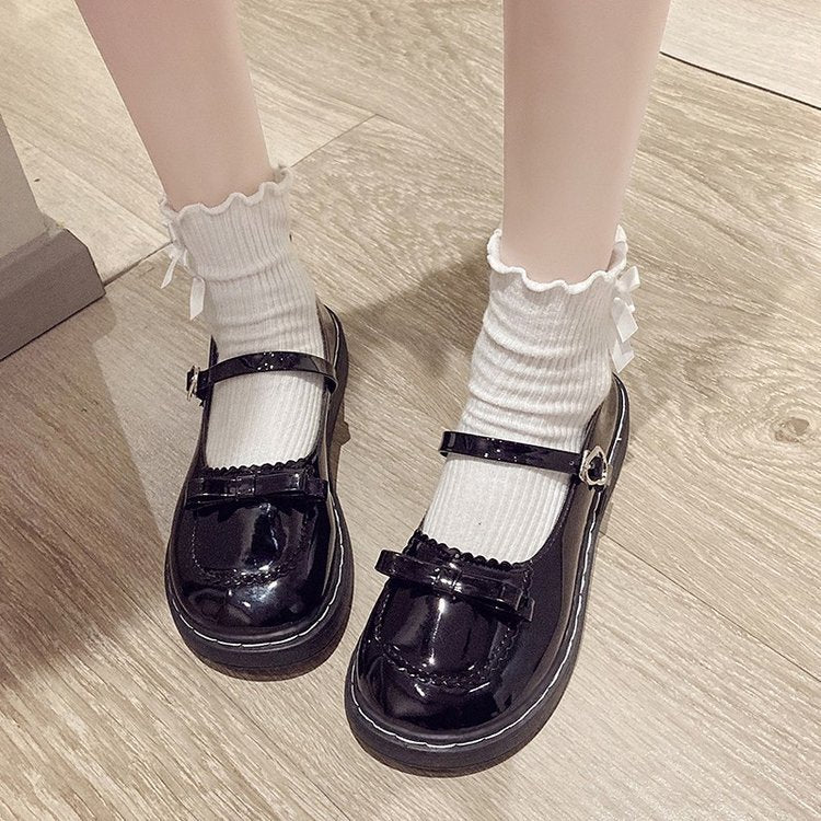 Women's ballerinas with comfortable straps and fashionable bow detail W&W