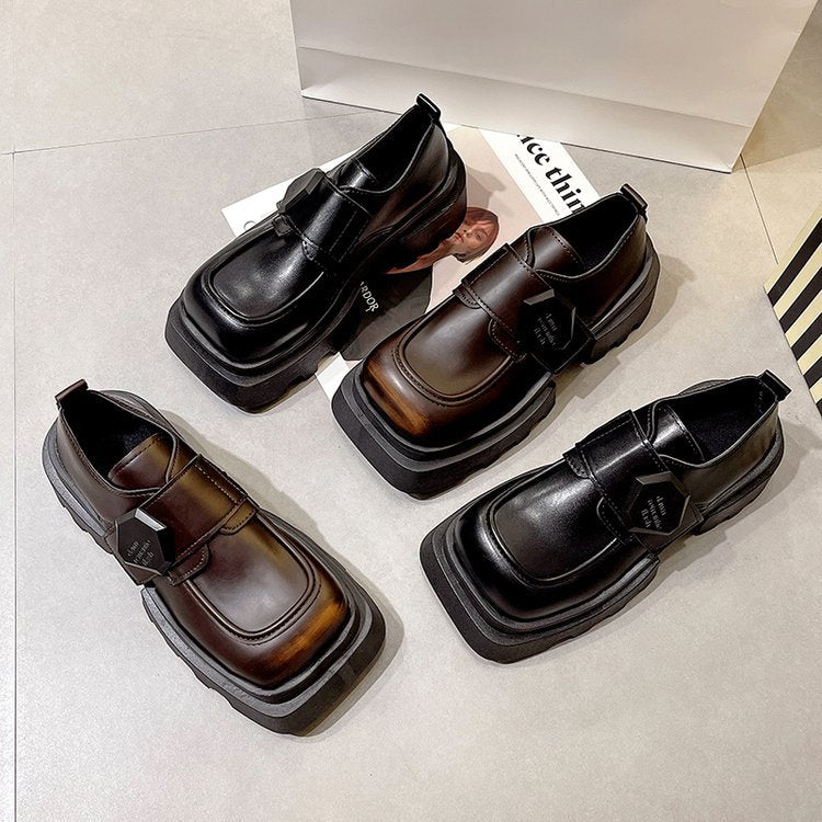Women's chunky lace-up shoes with a robust design and a wide profile sole W&W