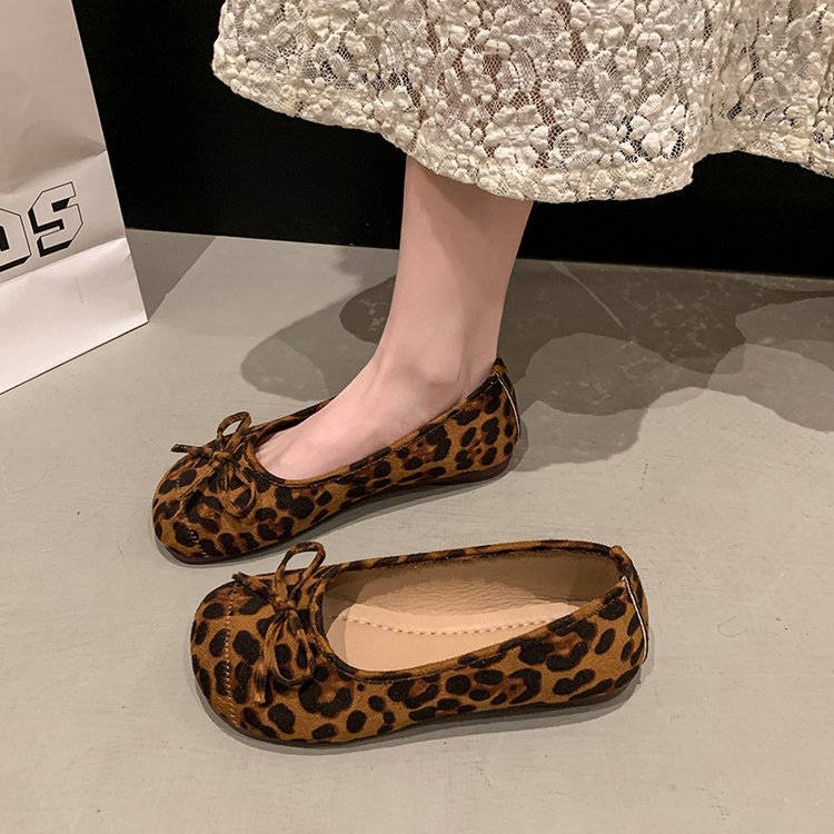 Women's ballerinas with fashionable leopard print and soft lining W&W