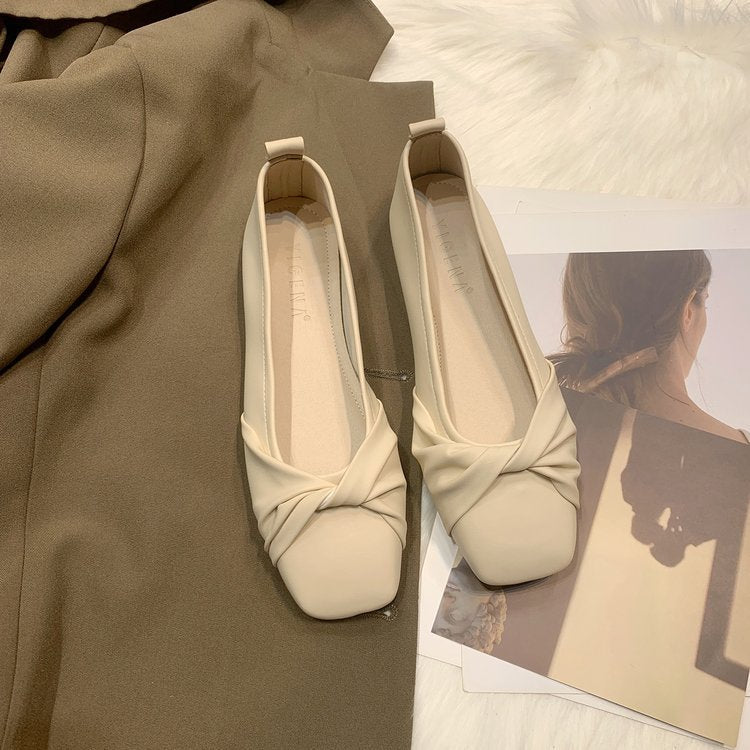 Women's comfortable ballerinas with decorative knot design W&W