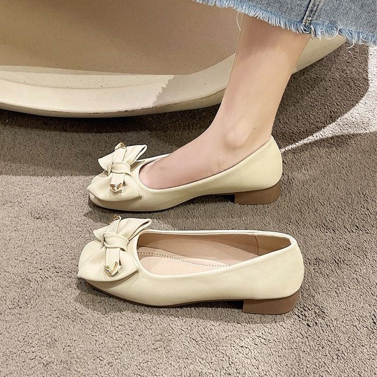 Women's ballerinas with elegant bow detail W&W