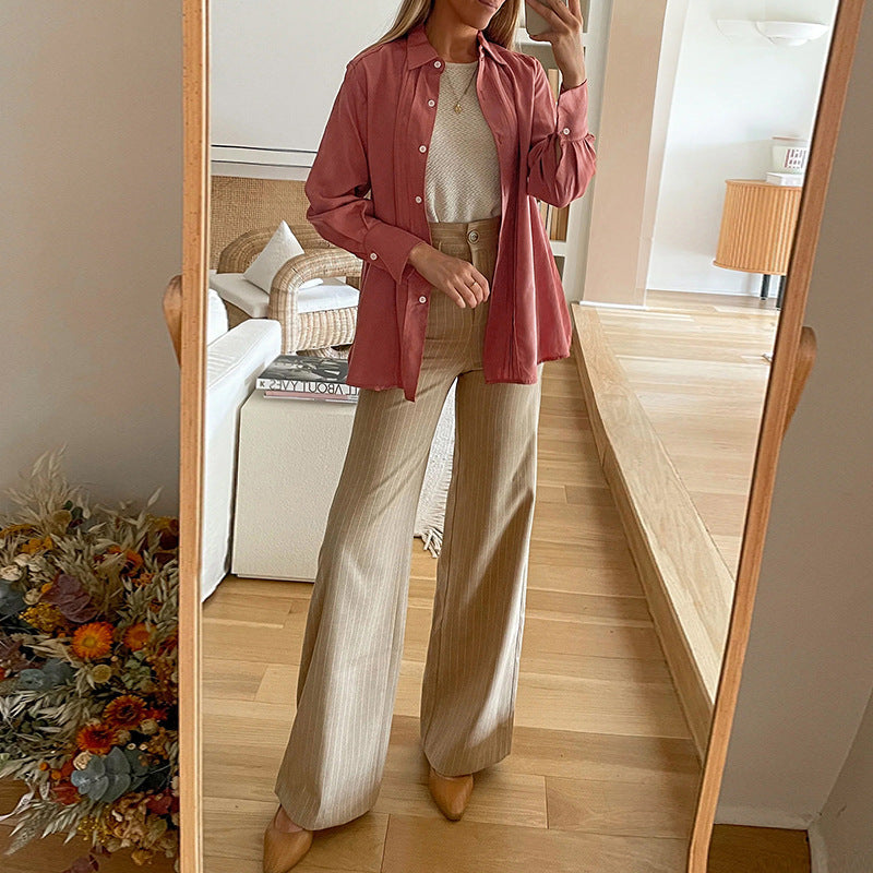Women's blouse with elegant pleats and a loose cut WW