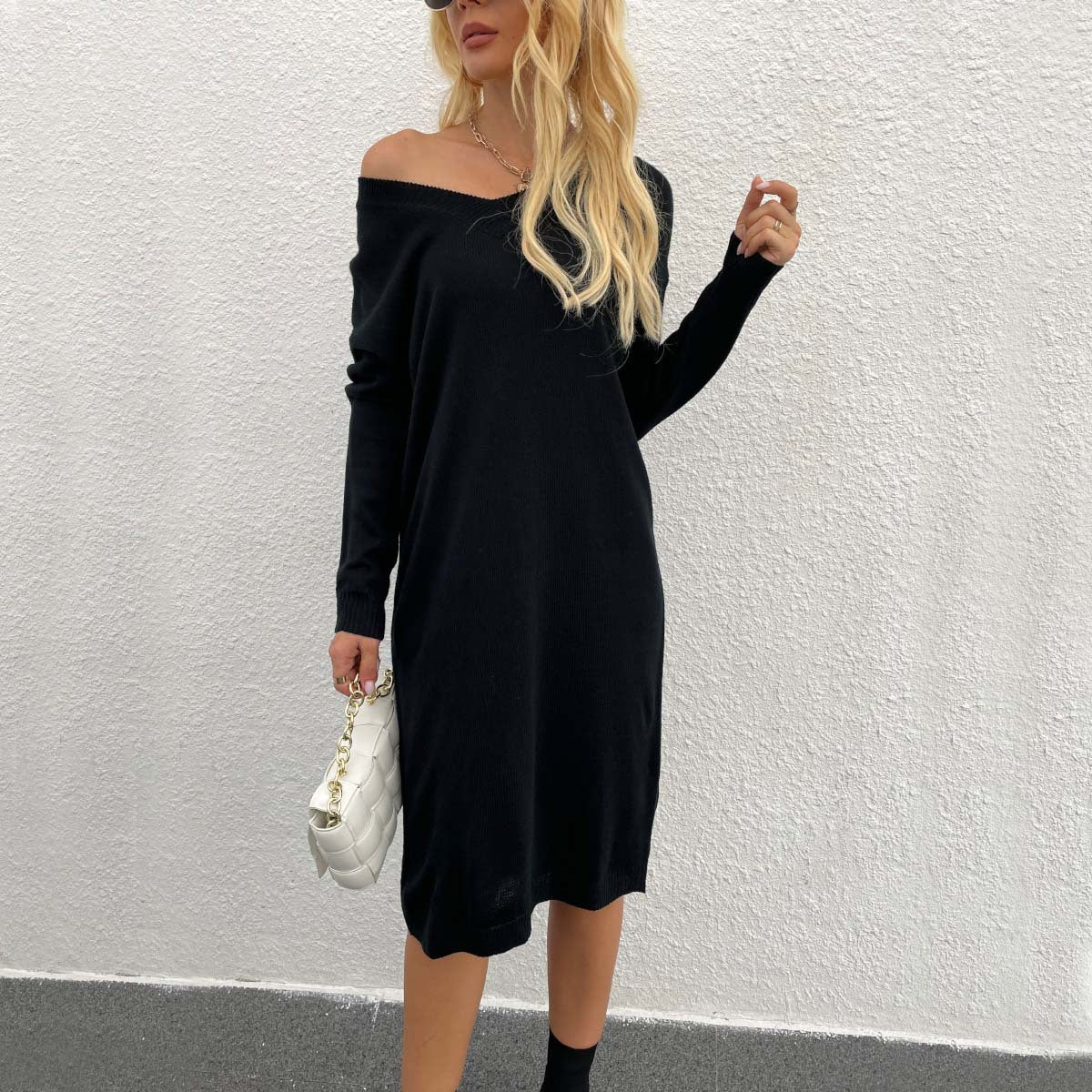 Women's knitted dress with open shoulders and an elegant, casual cut WW