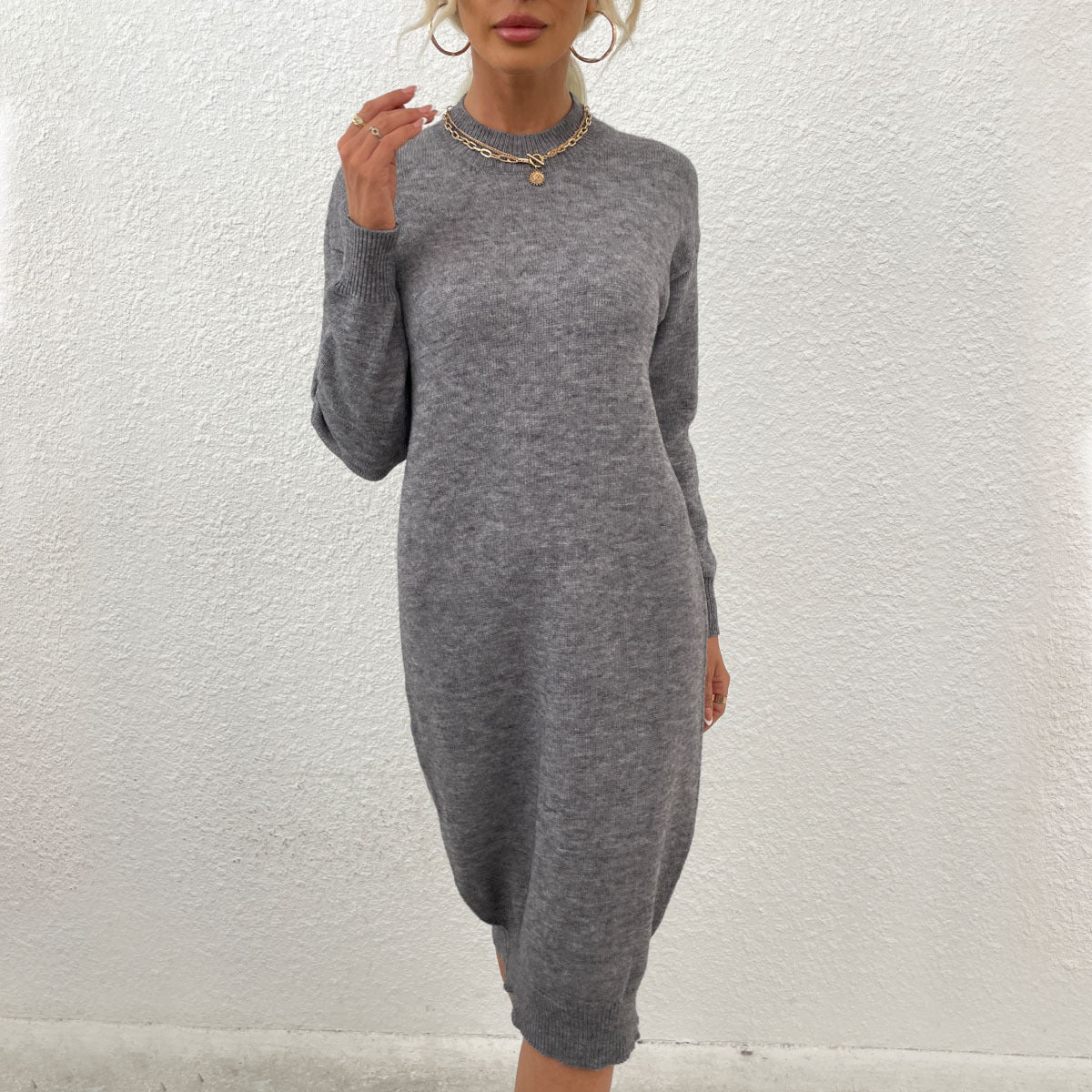 Women's knitted dress with elegant turtleneck and waist-hugging belt WW