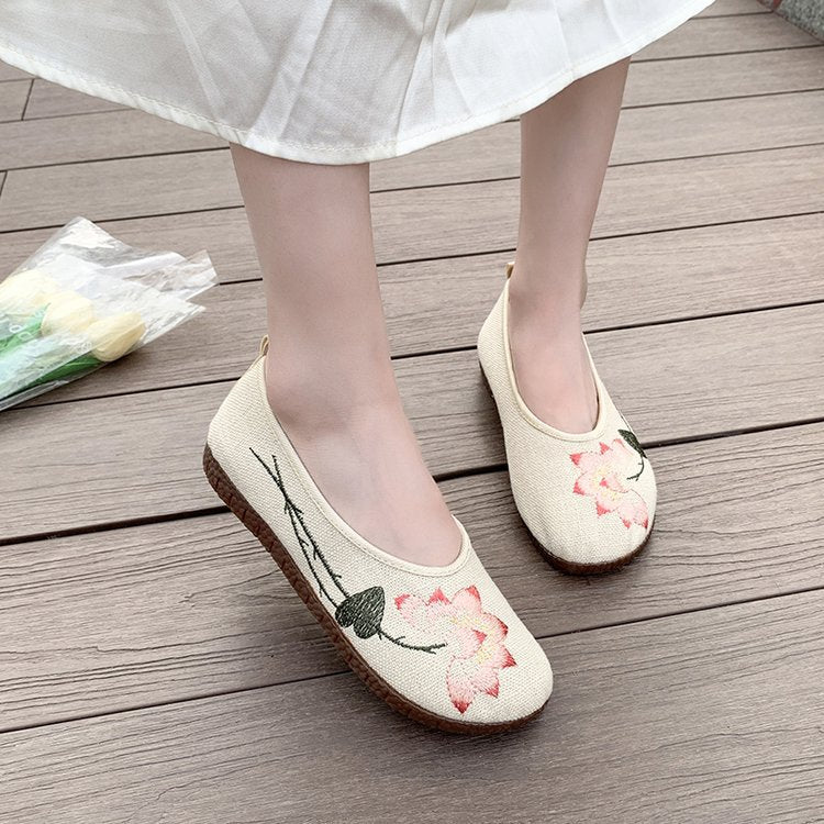Women's ballerinas with artistic embroidery and comfortable lining W&W