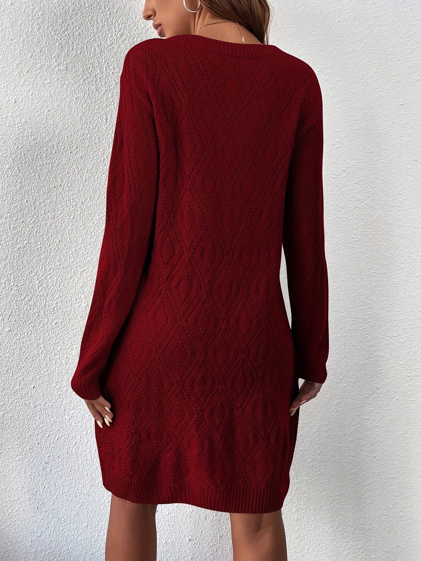 WW | Long-sleeved round-neck knitted sweater dress with belt
