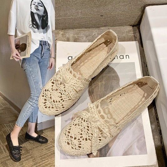 Women's ballerinas with fine lace appliquŽ and comfortable footbed W&W
