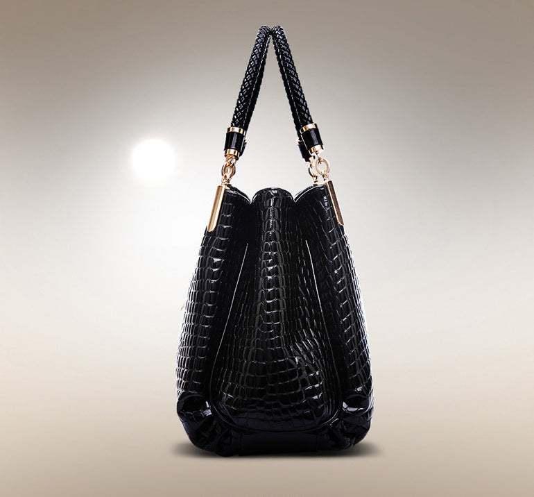 Xella | Stylish handbag with crocodile motif