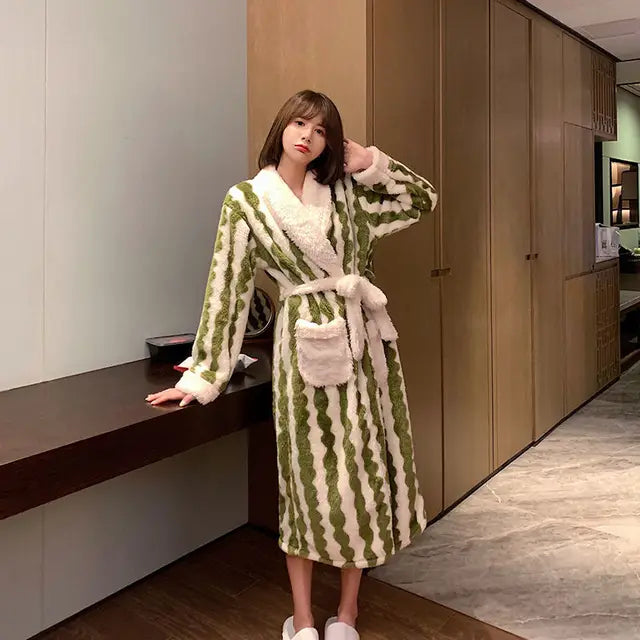 Soft and warm bathrobe with beautiful patterns for women