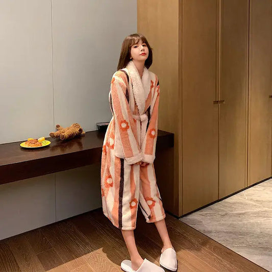 Soft and warm bathrobe with beautiful patterns for women