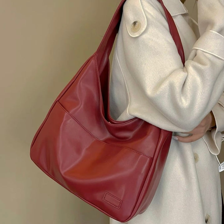 Stylish leather shoulder bag