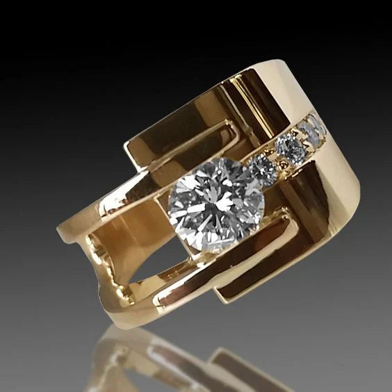 Vintage ring with irregular zirconia in gold