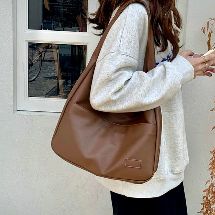 Stylish leather shoulder bag