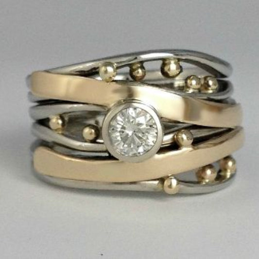 Vintage gold ring embedded with zirconium