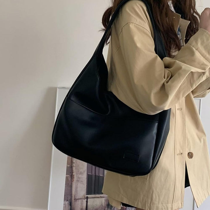 Stylish leather shoulder bag