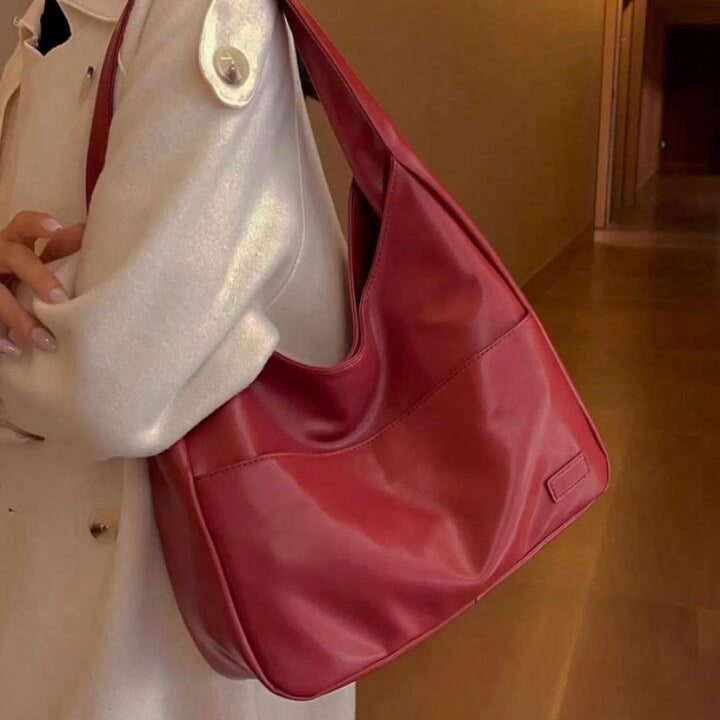 Stylish leather shoulder bag