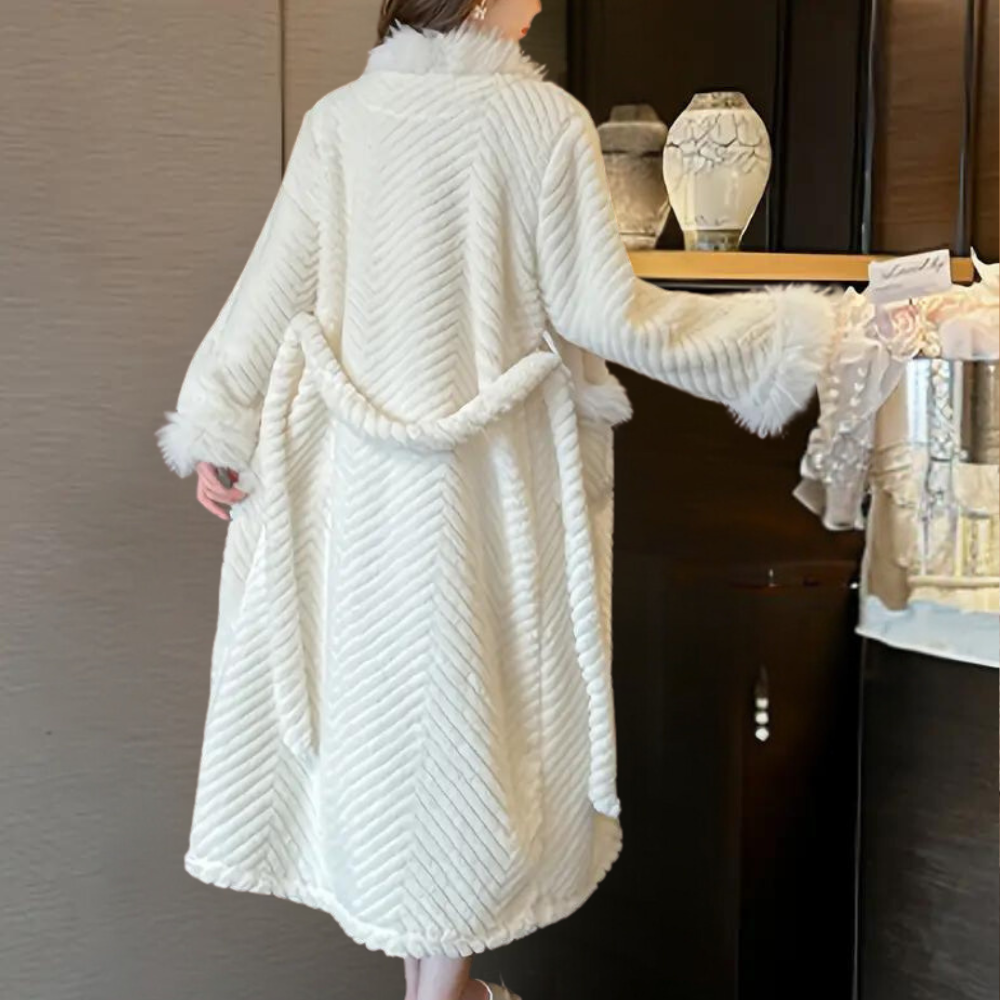 Soft and stylish bathrobe for women