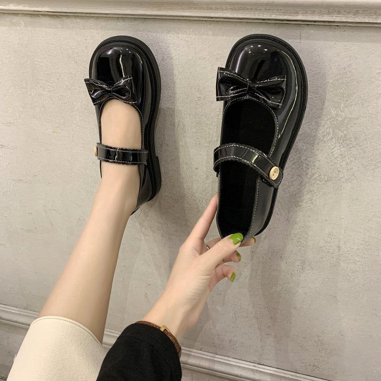 Women's ballerinas with decorative bow detail and comfortable insole W&W