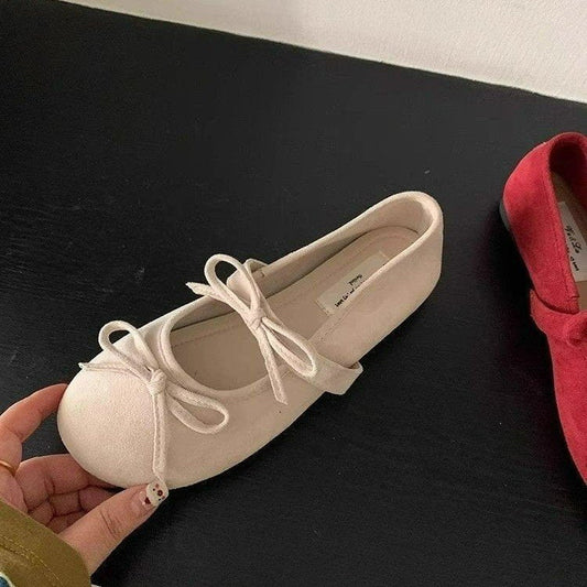 Women's ballerinas with elegant bow detail and high-quality suede W&W