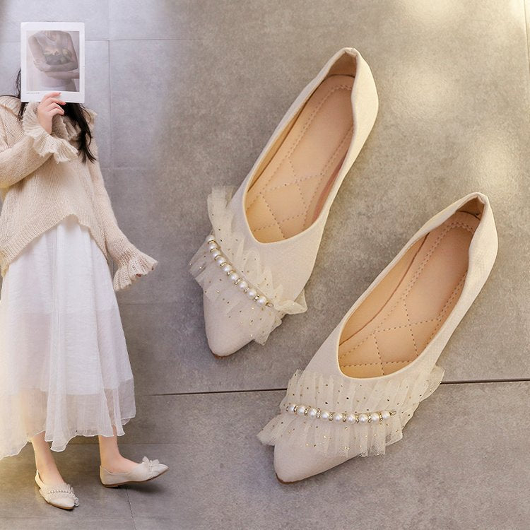 Women's ballerinas with decorative ruffles and pearls W&W