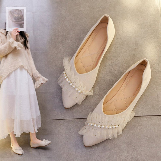 Women's ballerinas with decorative ruffles and pearls W&W