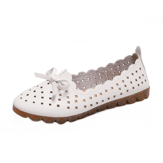 Women's ballerinas with decorative perforated pattern and elegant bow appliquŽ W&W