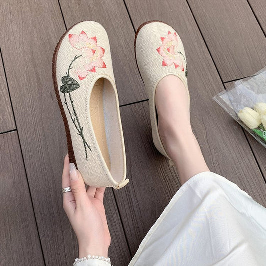 Women's ballerinas with artistic embroidery and comfortable lining W&W