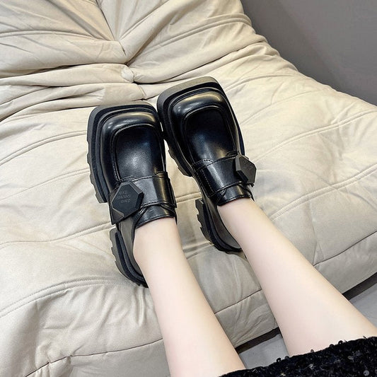 Women's chunky lace-up shoes with a robust design and a wide profile sole W&W