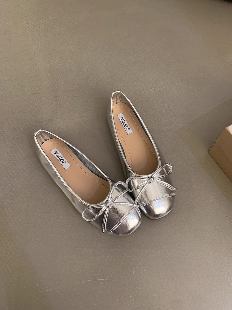 Women's ballerinas with decorative bow detail and ergonomic footbed W&W