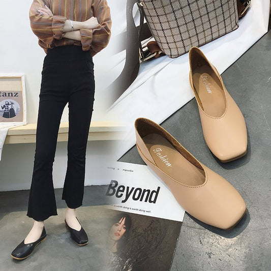 Women's ballerinas with timeless V-neck and flexible sole W&W