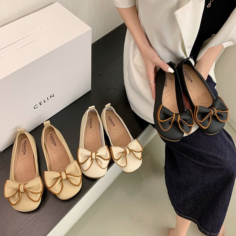 Women's ballerinas with decorative bow appliquŽ and non-slip sole W&W 1743935665