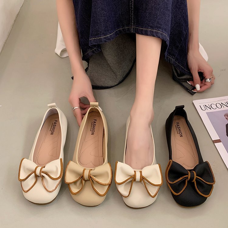 Women's ballerinas with decorative bow appliquŽ and non-slip sole W&W 1743935665