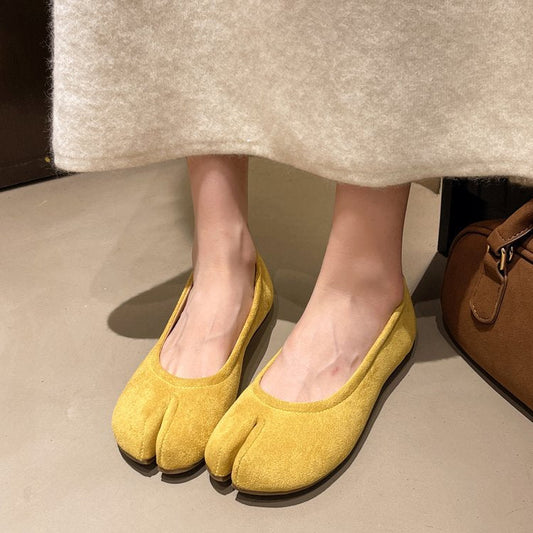 Women's ballerinas made of high-quality suede with ergonomic footbed W&W