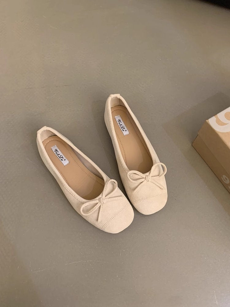 Women's ballerinas with decorative bow detail and ergonomic footbed W&W