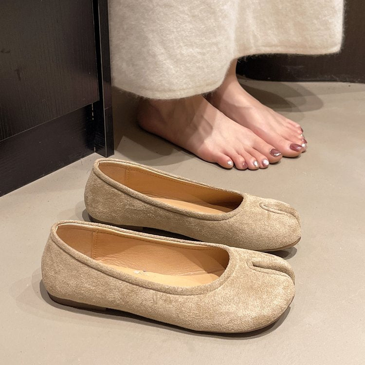 Women's ballerinas made of high-quality suede with ergonomic footbed W&W