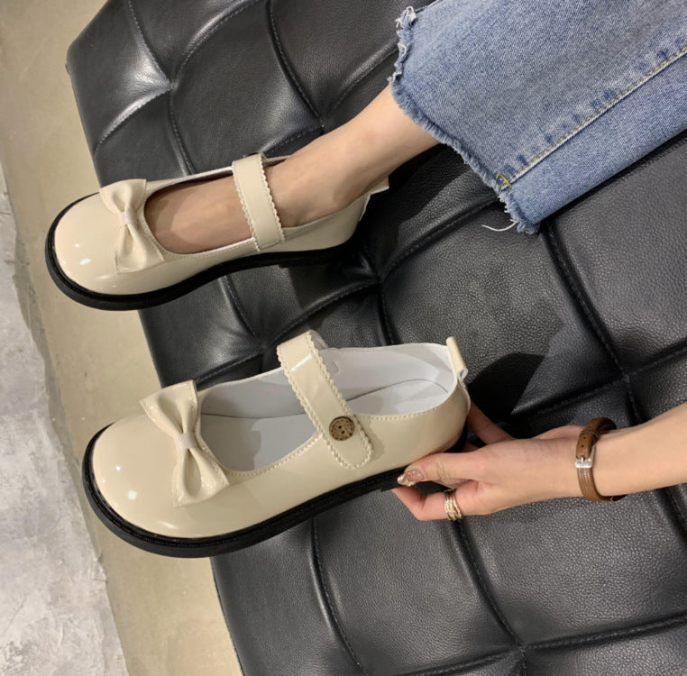 Women's ballerinas with decorative bow detail and comfortable insole W&W