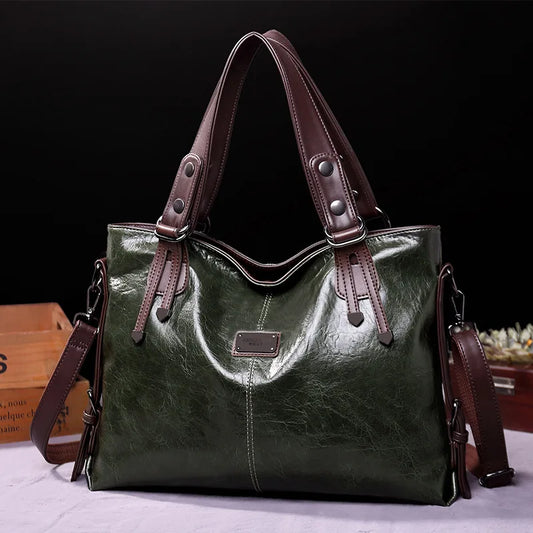 Augusta | Soft leather bag with two handles and elegant details