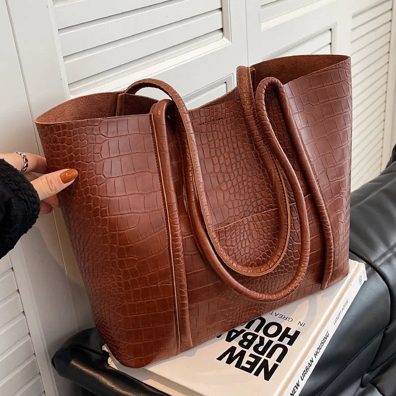 Betina | Vintage shoulder bag in brown leather with crocodile print