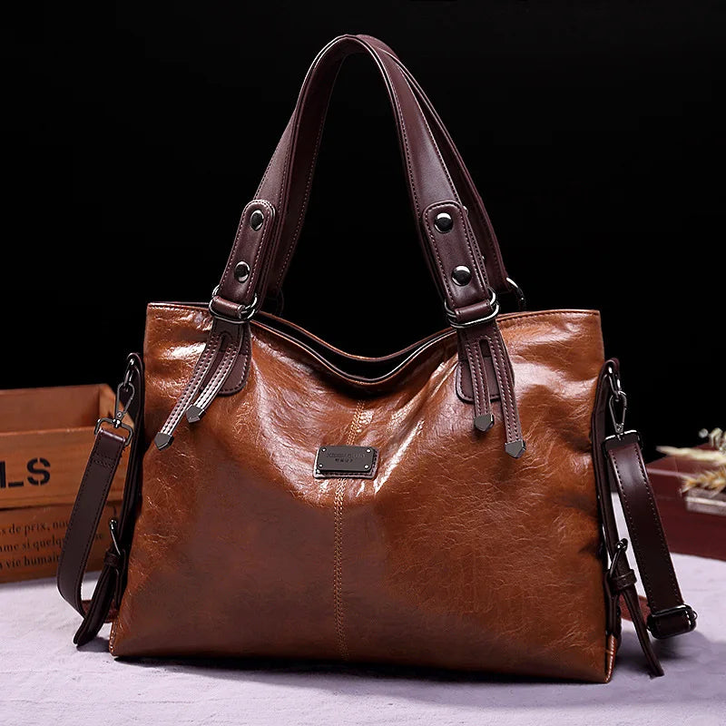 Augusta | Soft leather bag with two handles and elegant details