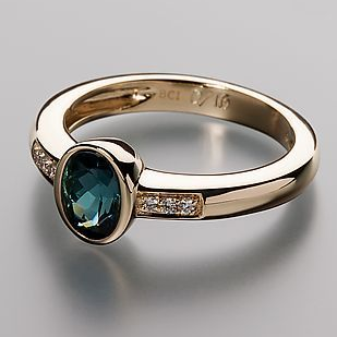 Vintage gold ring with blue crystal inlay