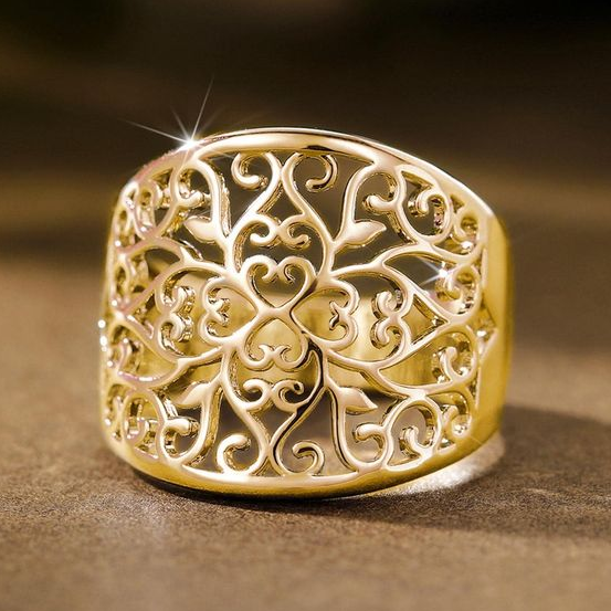 Vintage hollow gold ring