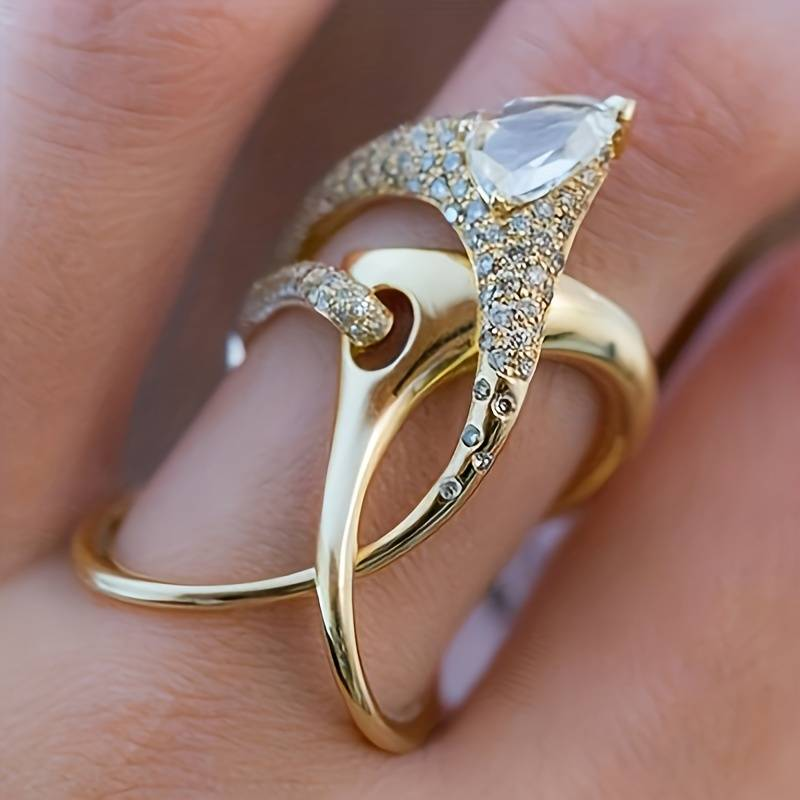 Vintage gold ring with diamonds